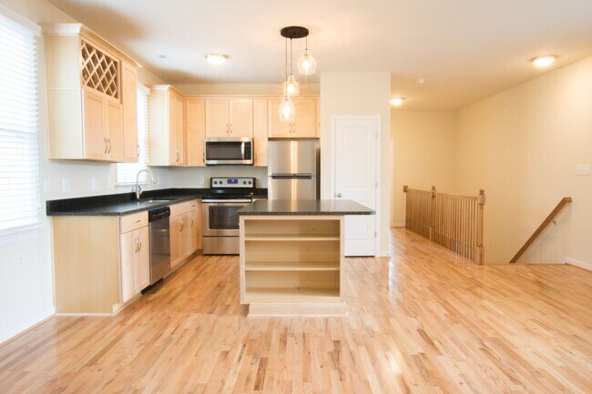 Building Photo - 966 Pink St