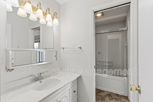 Building Photo - 1903 Sumac Dr