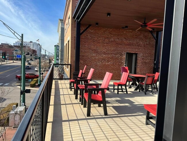Building Photo - Uptown Courtyard