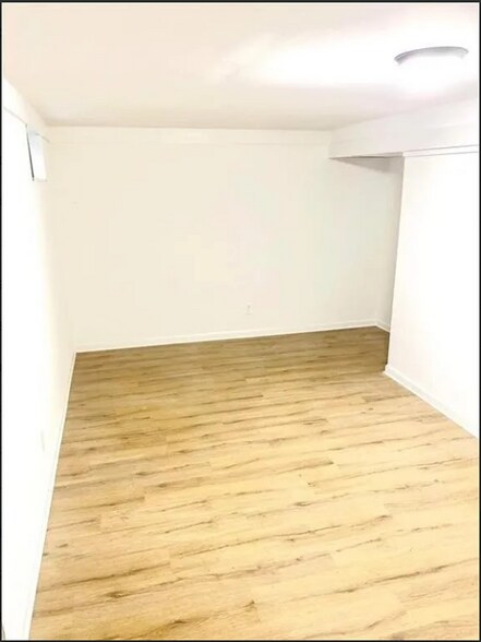 Building Photo - 12 Moore St