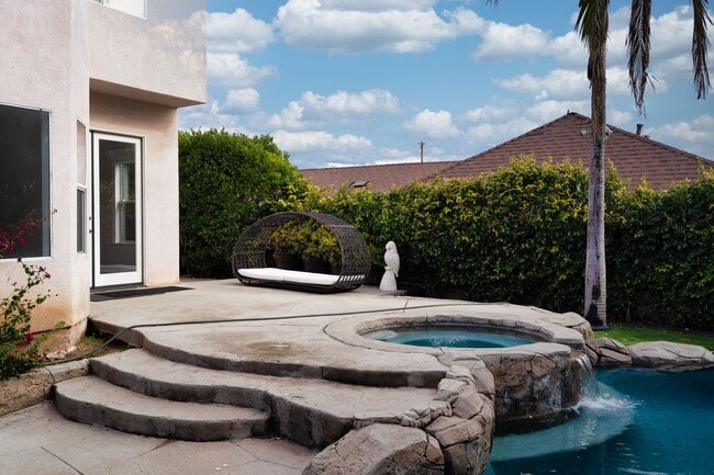 Building Photo - 8240 Sheffield Rd