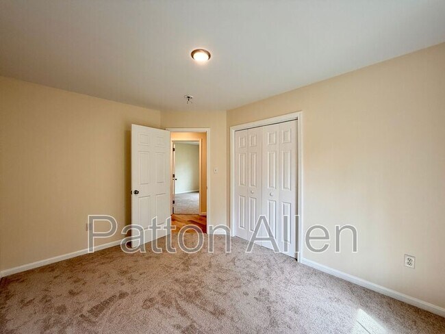 Building Photo - 6 Providence Rd