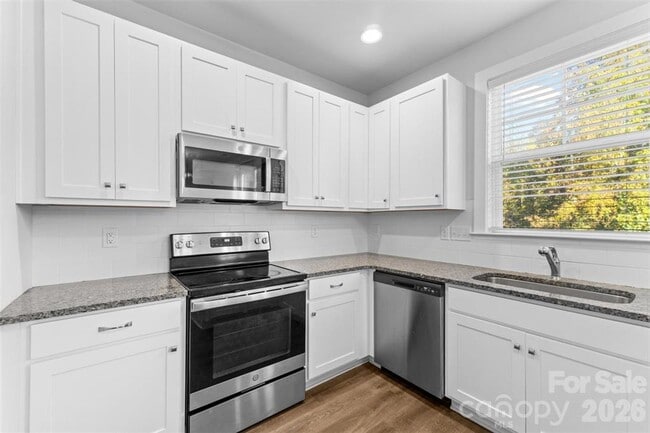 Building Photo - 712 Rodey Ave
