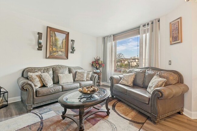 Building Photo - 100 Old Palisade Rd