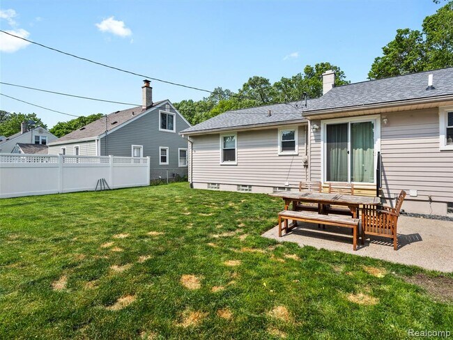 Building Photo - 1304 Grove Ave