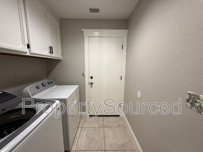 Building Photo - 1351 Aksland Dr