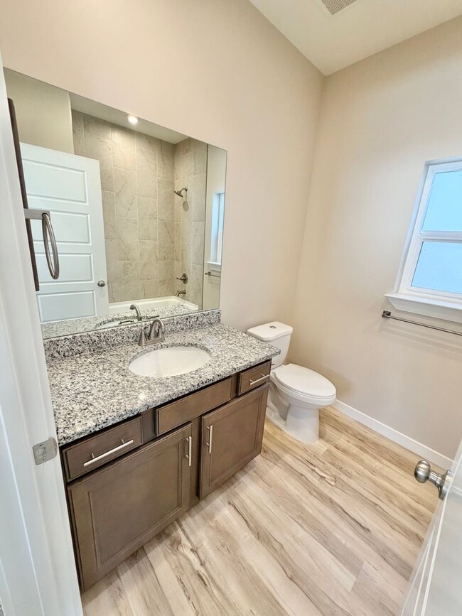 Building Photo - Beautiful 3 Bedroom Home In Desert Color!