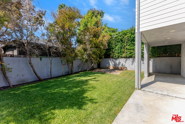 Building Photo - 547 Huntley Dr
