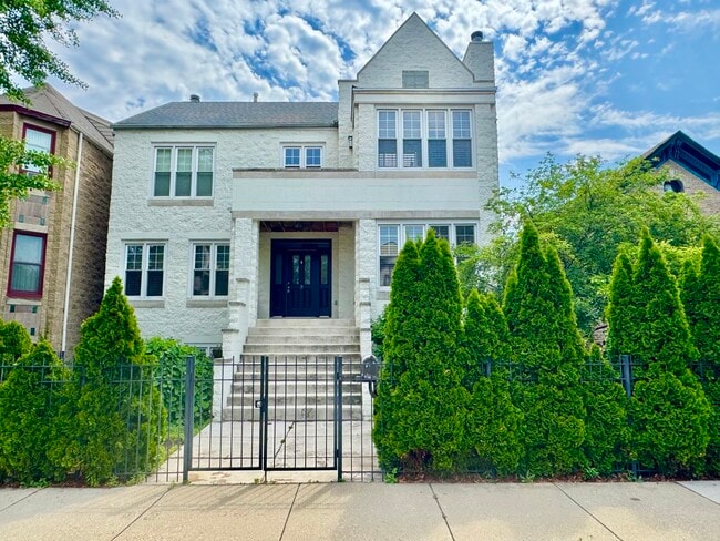 Primary Photo - 821 S Bell Ave