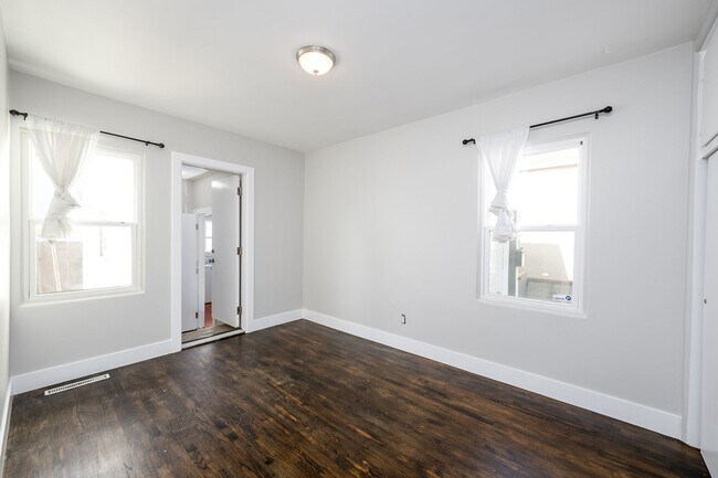 Building Photo - 3139 Nimitz Blvd, San Diego, CA 92106