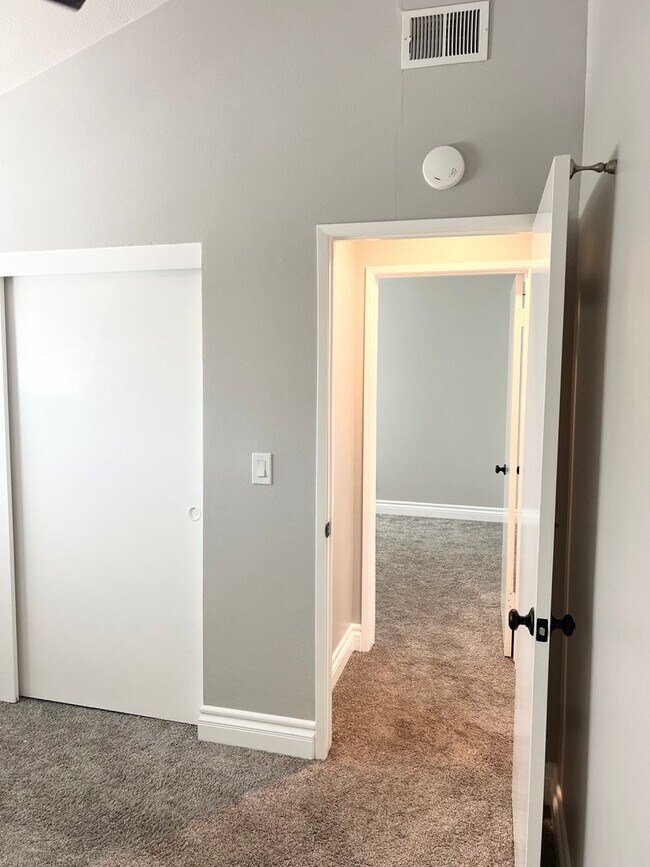 Building Photo - 4 Bed/ 3 Bath Yorba Linda Home with 2 Car Garage