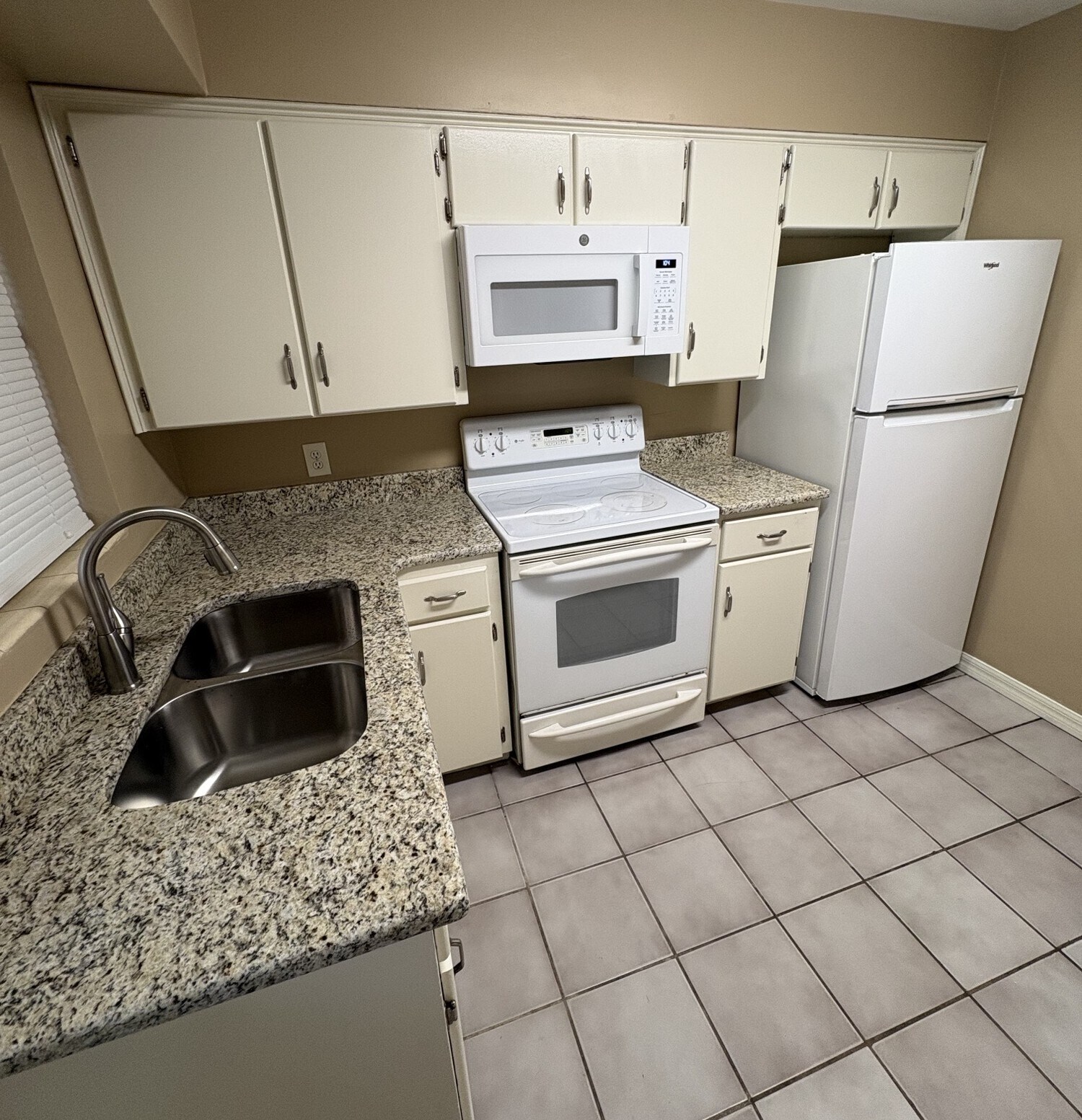 Granite countertops - 611 W Hancock St