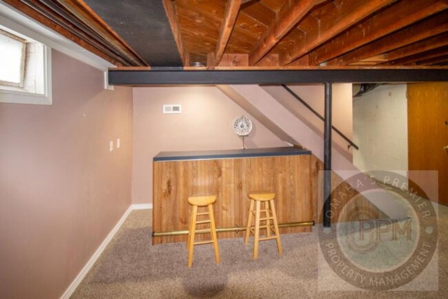 Building Photo - Updated 2 Bed Near Midtown: Modern Touches!