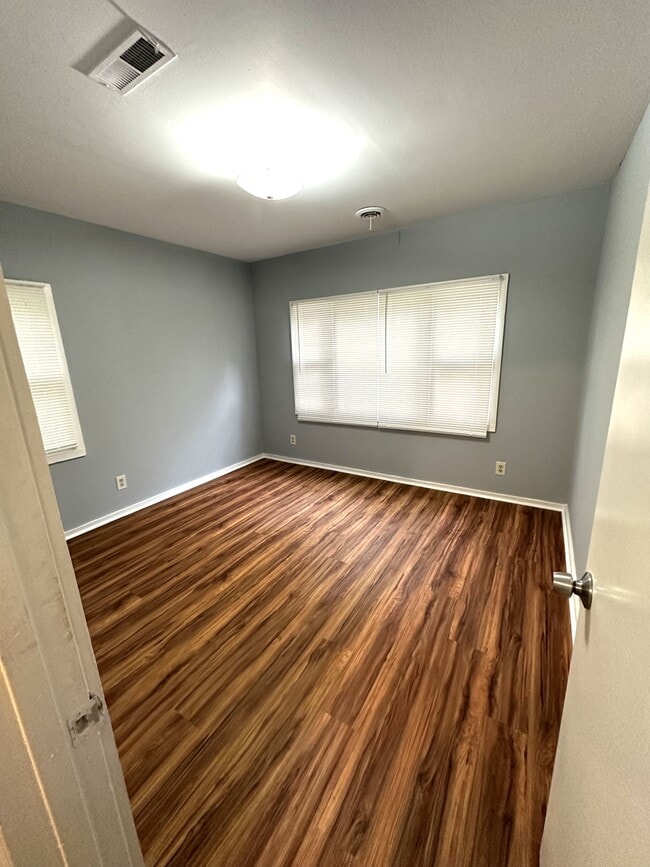 Building Photo - 8819 E Winner Rd