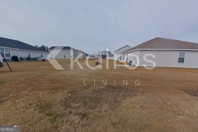 Building Photo - 300 Hemlock Ct