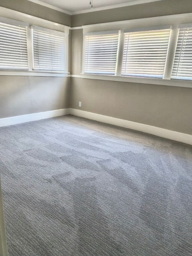 Building Photo - UPGRADED 2 BEDROOM 1 BATH HOUSE CLOSE TO UPTOWN WHITTIER