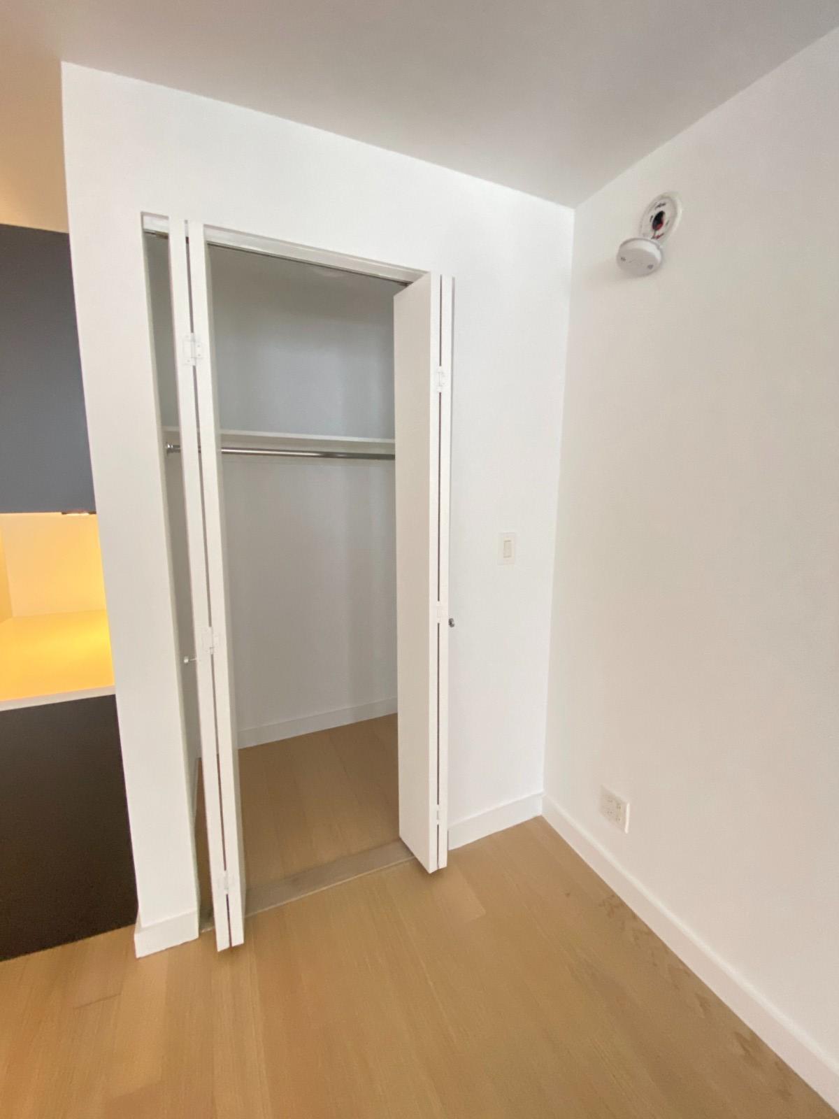 Building Photo - 222 E 39th St