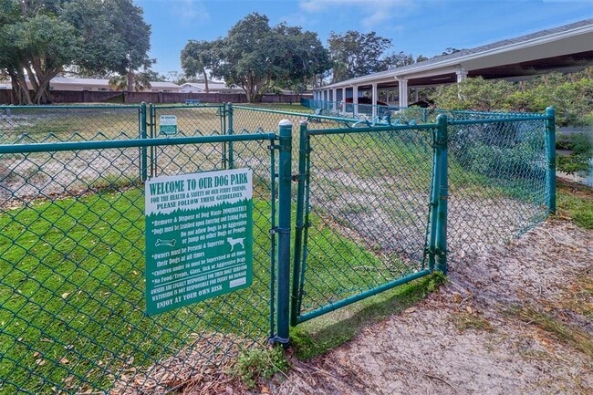 Building Photo - 136 Pompano Dr SE