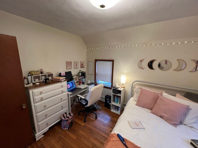 Building Photo - 211-213 Holland Street