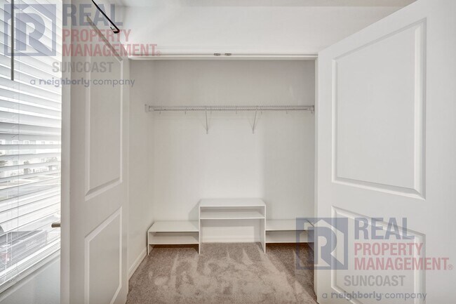 Building Photo - 8937 Daybreak St