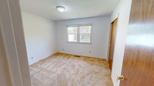 Building Photo - Charming 3 Bedroom Brick Ranch with Refurbished Original Woodwork