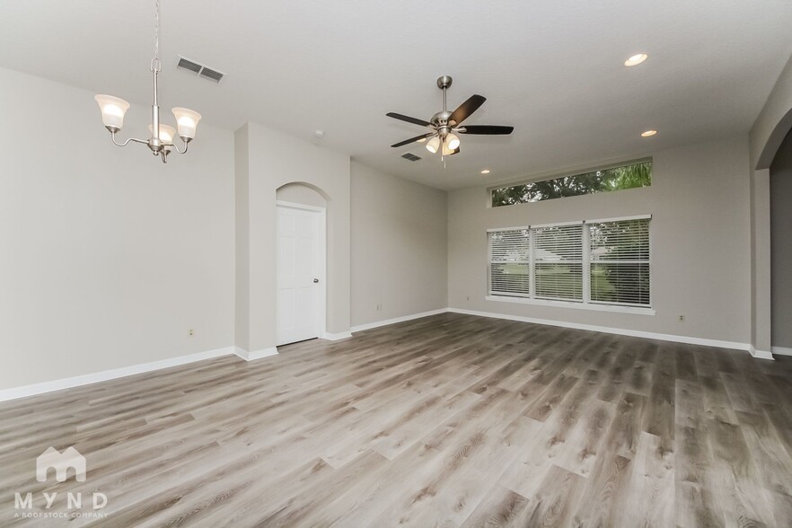 Building Photo - 6041 Spring Creek Ct
