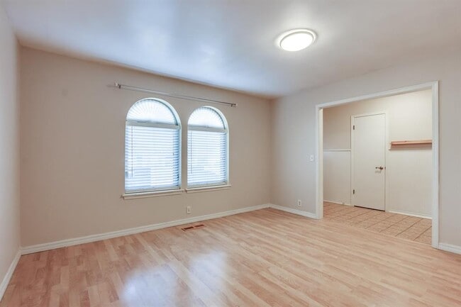 Building Photo - 11208 Surrey Hills Blvd