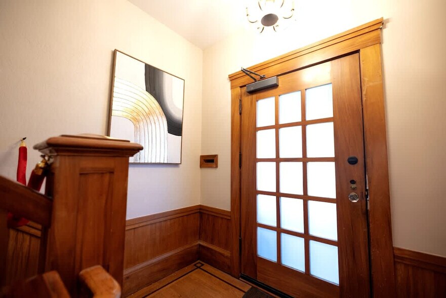 Building Photo - 3148 College Ave