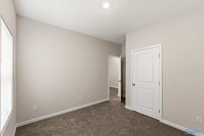 Building Photo - 102 Derbyshire Dr