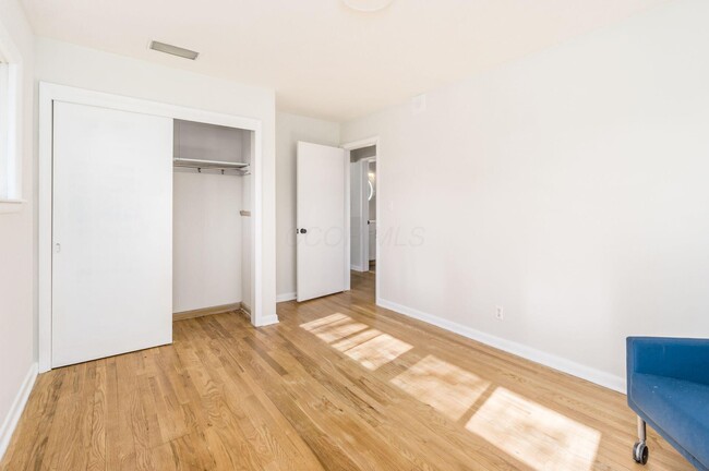 Building Photo - 4230 Eastlea Dr