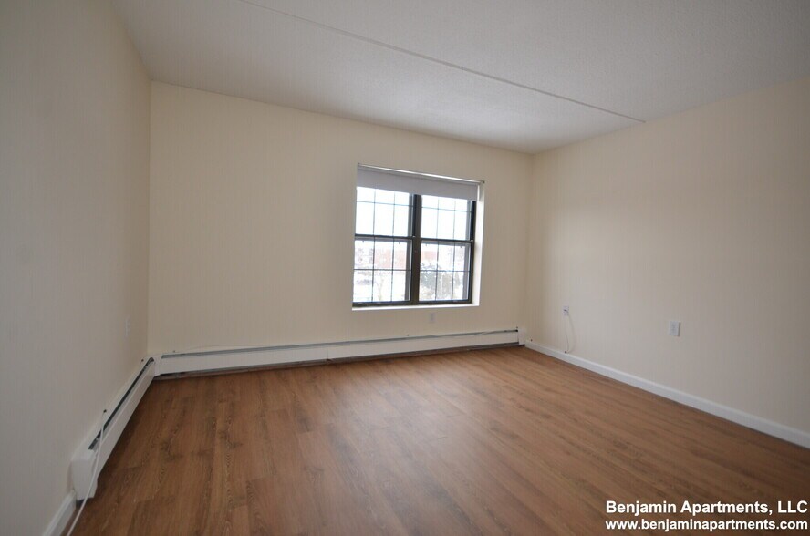 Building Photo - 767 Highland Ave