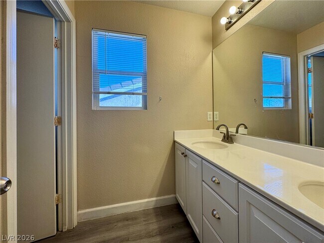 Building Photo - 9964 Canyon Peak Dr