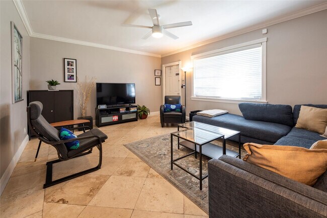 Building Photo - 1541 NW 6th Ave