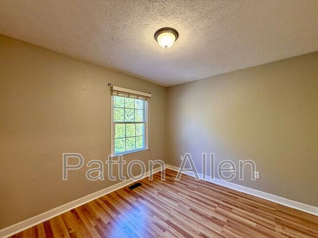 Building Photo - 689 New Haw Creek Rd