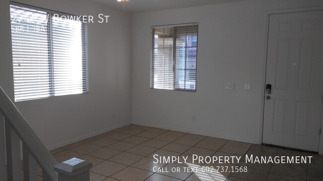 Building Photo - Very large and spacious 5 Bedroom 3 Full B...