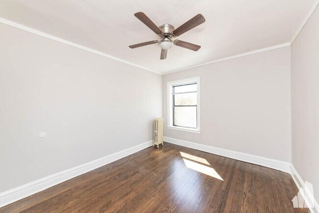 Building Photo - 3 bedroom in Chicago IL 60640