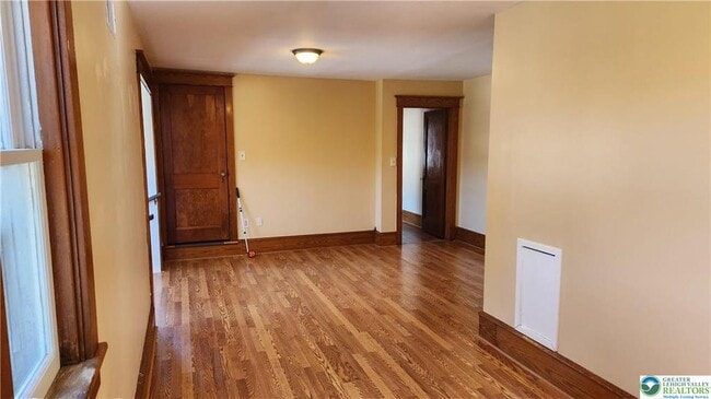 Building Photo - 4633 Lehigh Dr