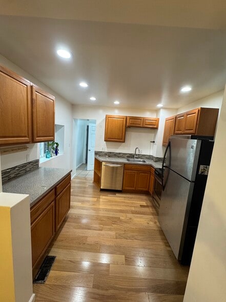 Primary Photo - 1321 Virginia Ave