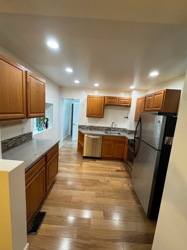 Building Photo - 1321 Virginia Ave