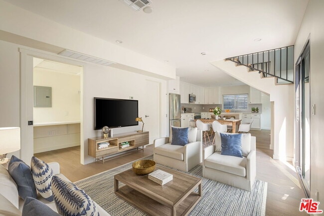 Building Photo - 535 Beloit Ave