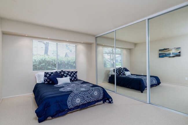 Building Photo - A beautiful Coranado II for Lease