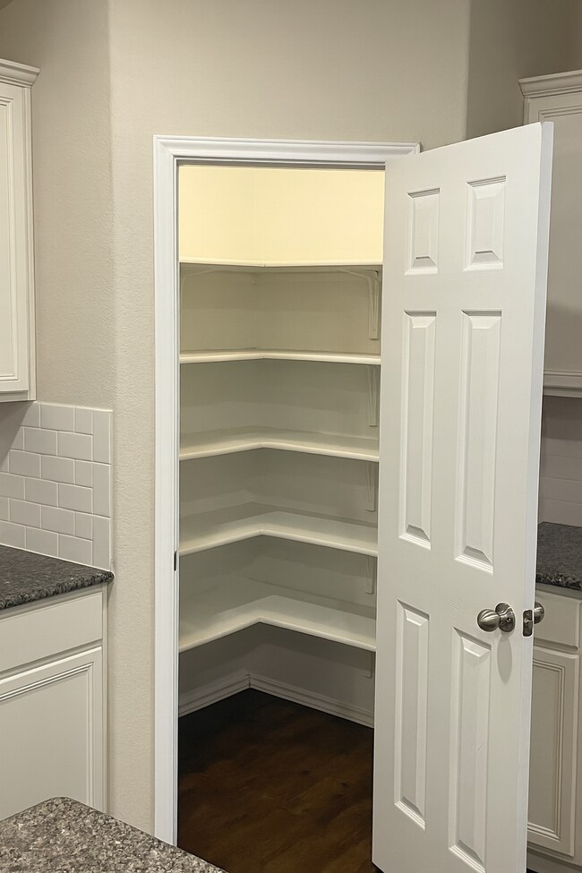 Building Photo - 263 Bainbridge Rd