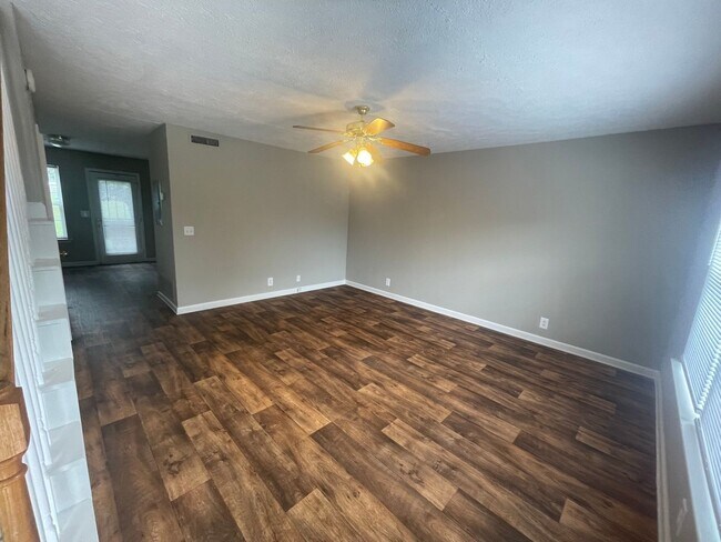 Building Photo - Hamlet Square Townhomes Unit 2344C