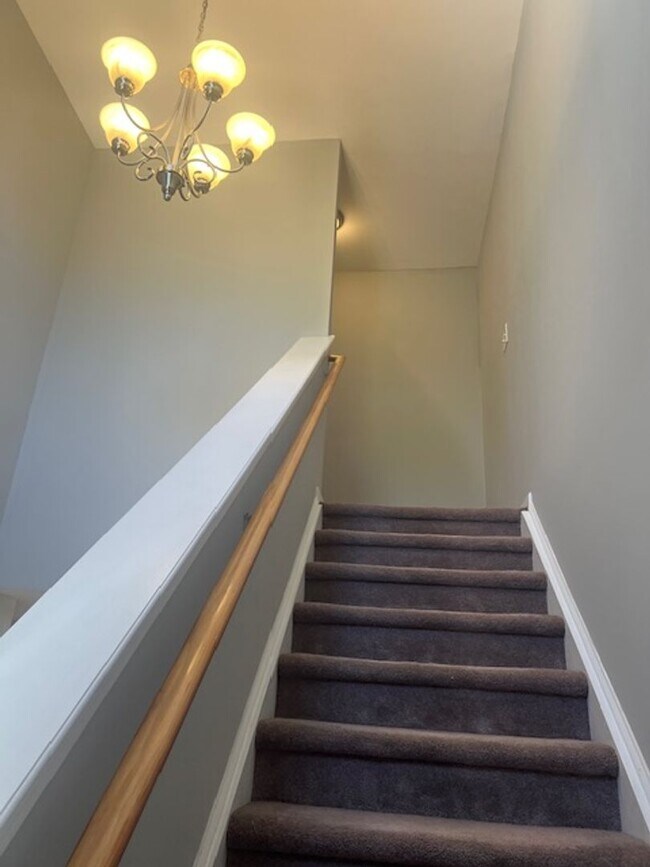 Building Photo - 8 Grosbeak Ln