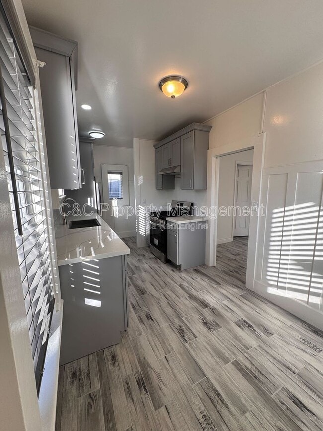 Building Photo - 817 Wainwright St