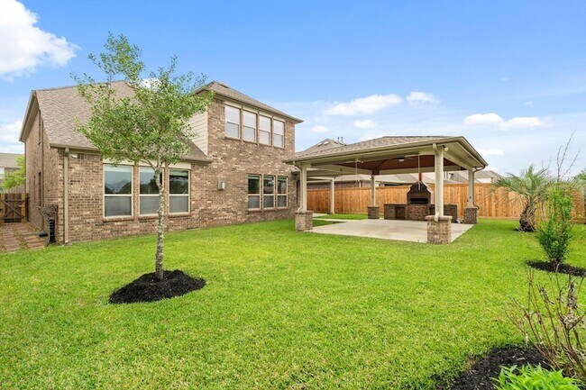 Building Photo - 25935 Foxrun Vista Dr