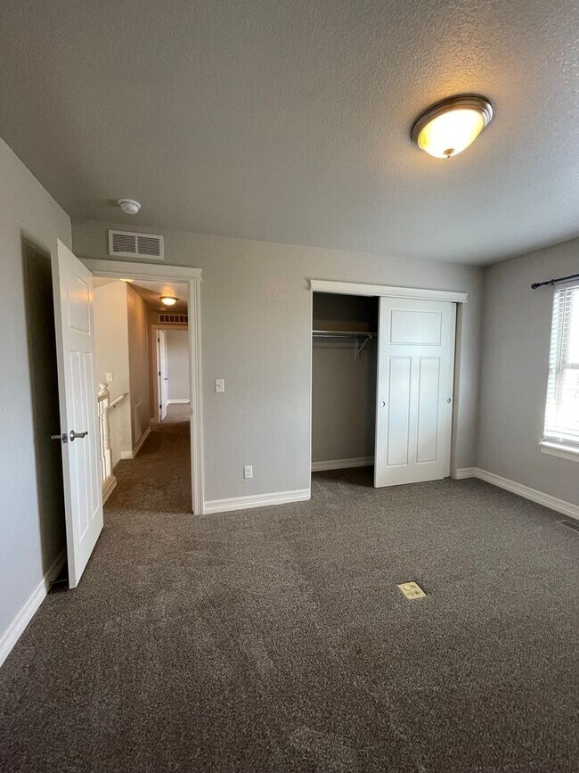 Building Photo - $300 Off 1st Month if Lease Starts by 4/10!