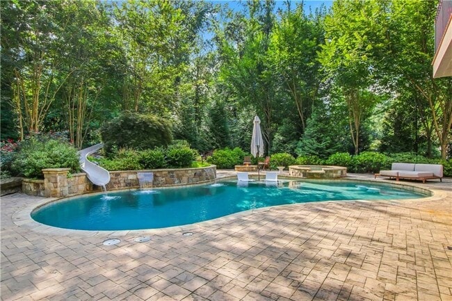 Building Photo - 5265 Peachtree Dunwoody Rd NE