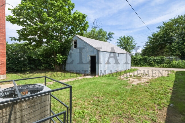 Building Photo - 3123 W Douglas Ave