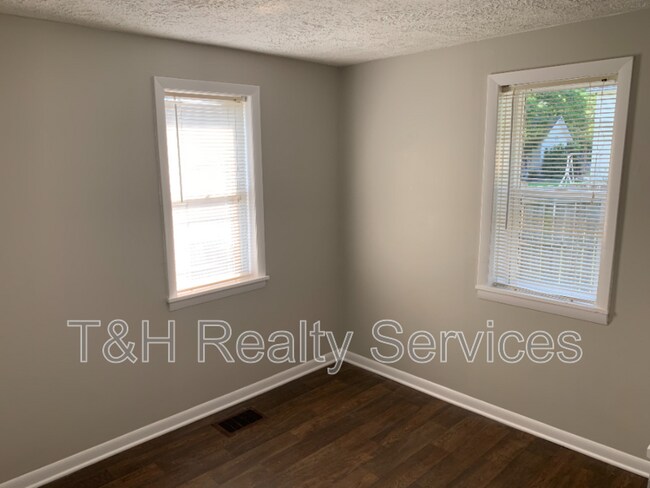 Building Photo - 445 N Eaton Ave